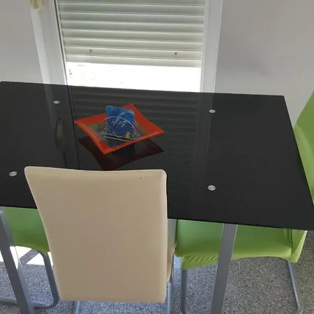 Nada ノヴィ・ヴィノドロスキー