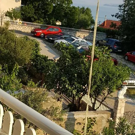 Nada דירה