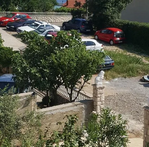 Nada דירה